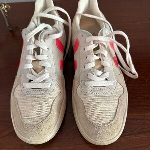 Veja Women's Sneakers in White and Pink